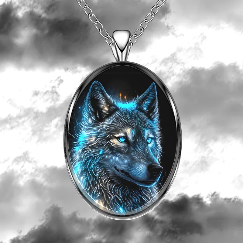 

Creative Wolf Round Pendant Necklace Anniversary Party Gift