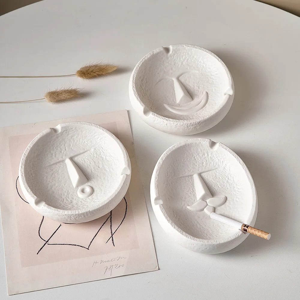 

Креативная абстрактная керамическая пепельница для лица, скандинавский домашний декор, аксессуары для курения, настольное украшение для д...