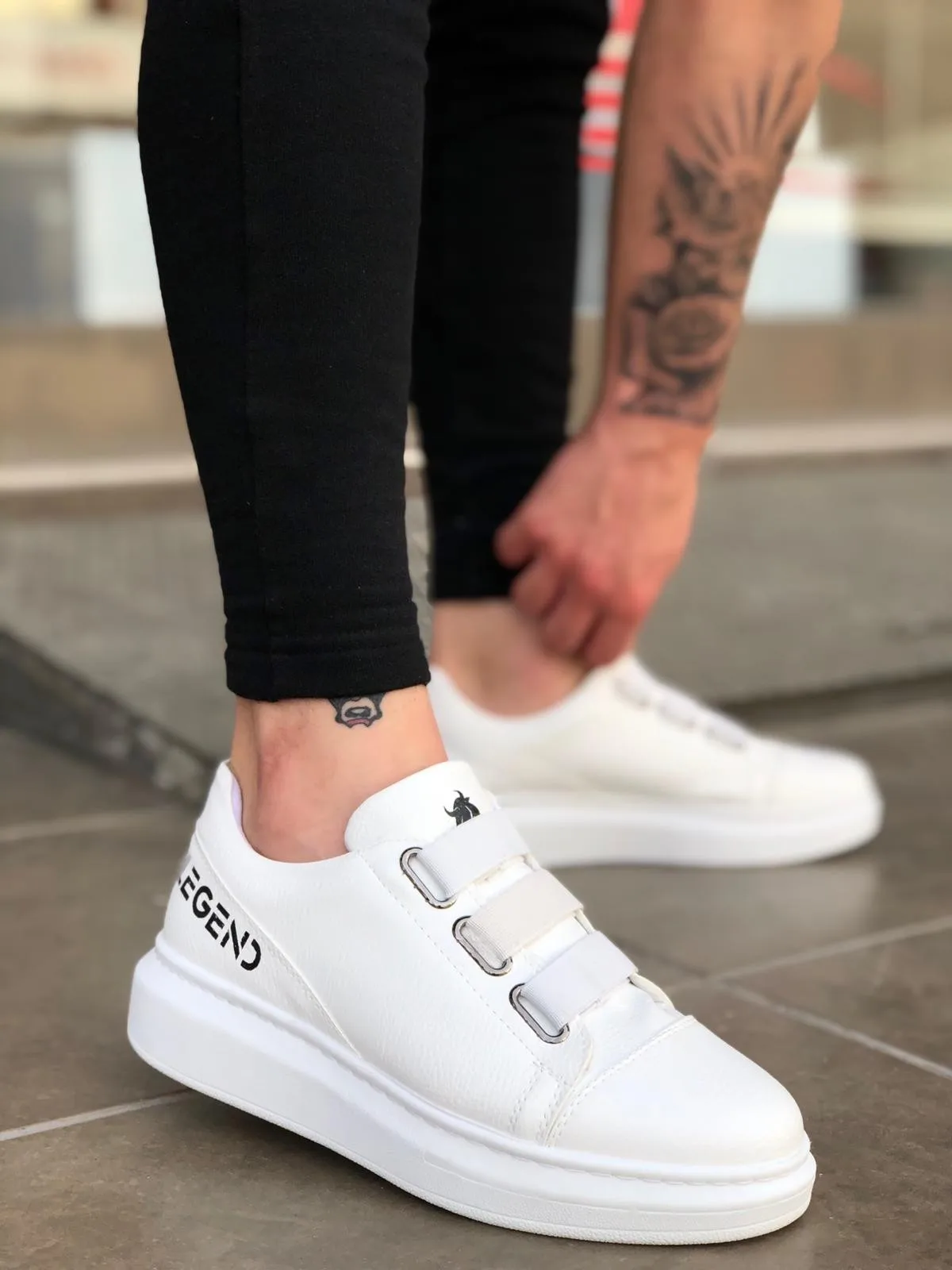 

Кроссовки унисекс, классические, со шнуровкой, на толстой подошве, со стразами, белые