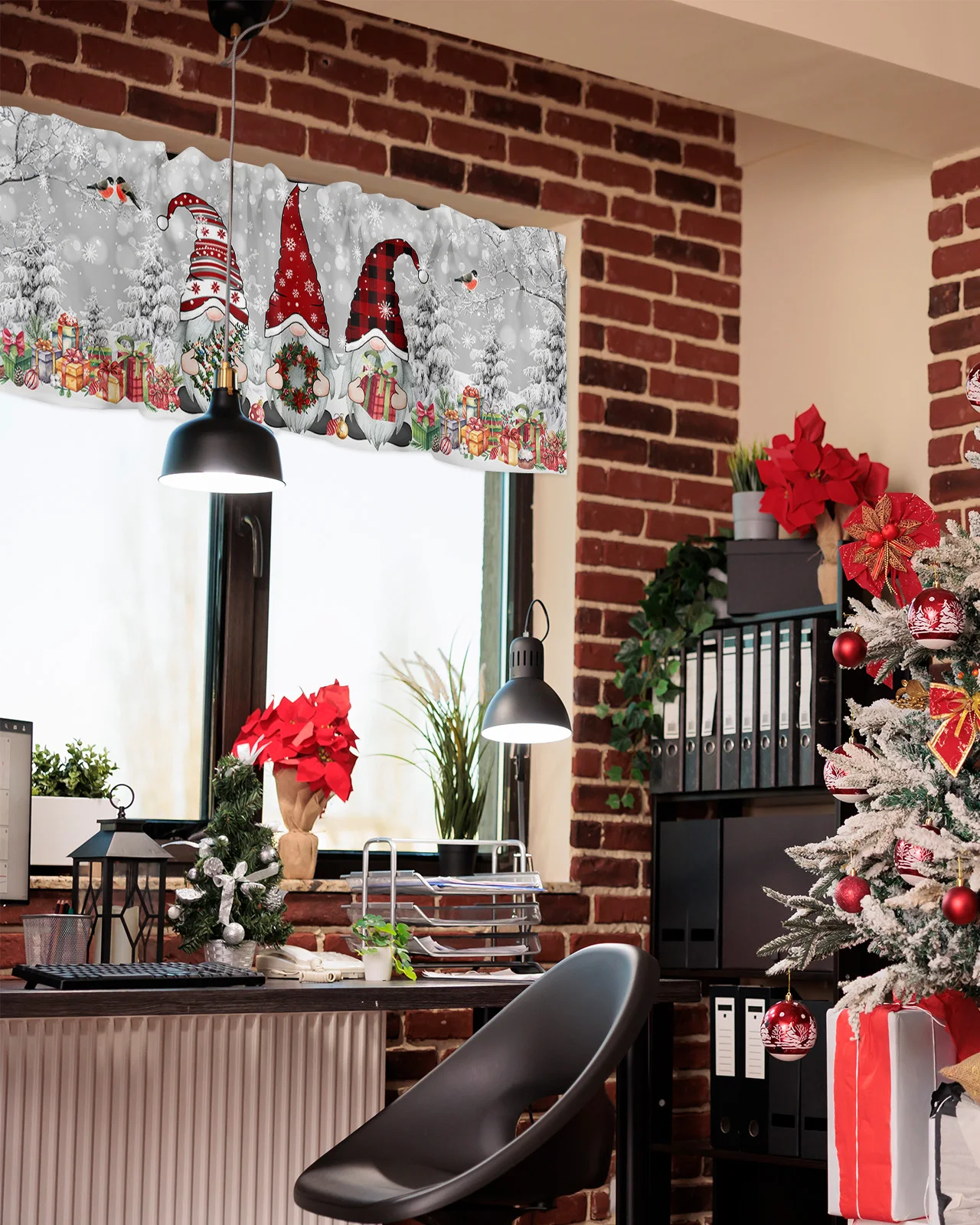 Рождественская снежная сцена снежинки гном серые короткие шторы кухня кафе