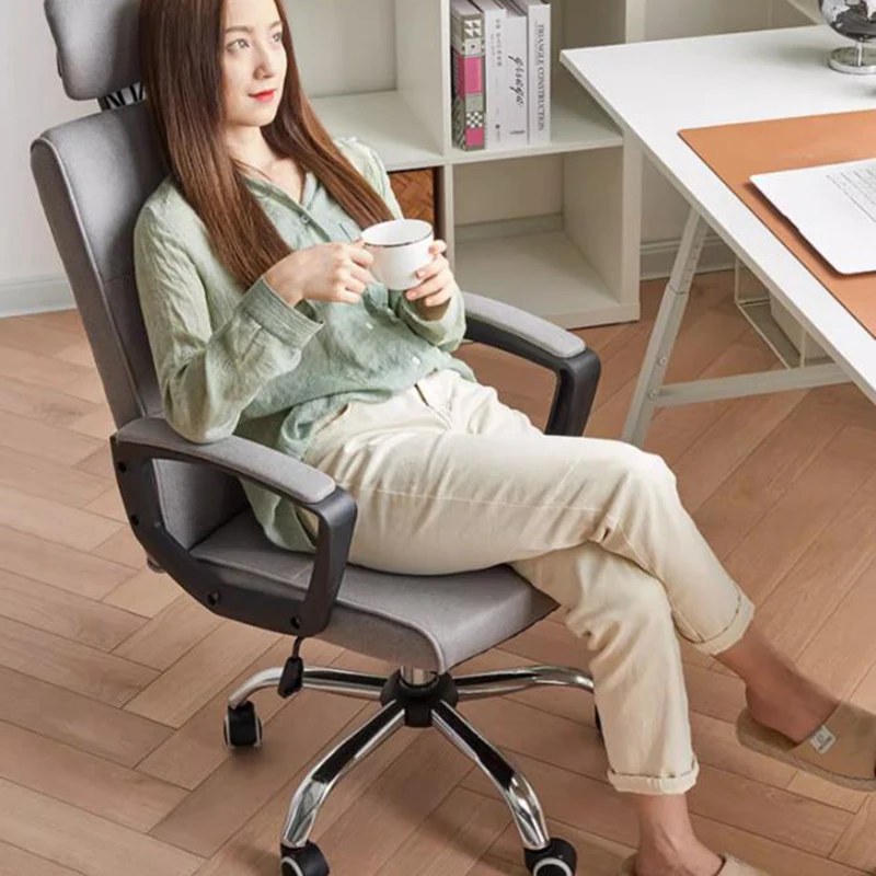 Мобильное кожаное офисное кресло с акцентом на подлокотнике для конференций