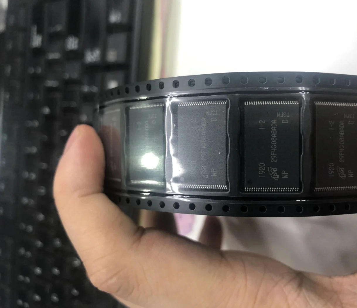 

MT29F4G08ABADAWP: D encapsulation: TSOP - 48 NAND FLASH