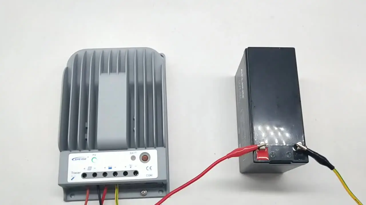 

EPever MPPT 30A Solar Charge Controller Negative Ground 12V 24V with WIFI, BLE, Remote Meter, PV Communication 3215BN