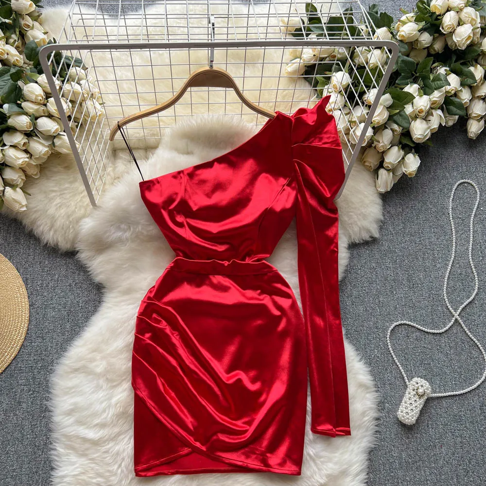 

Autumn New Satin Goddess Model Sexy Oblique Collar Strapless Temperament Pleated Tight Package Hip Dress
