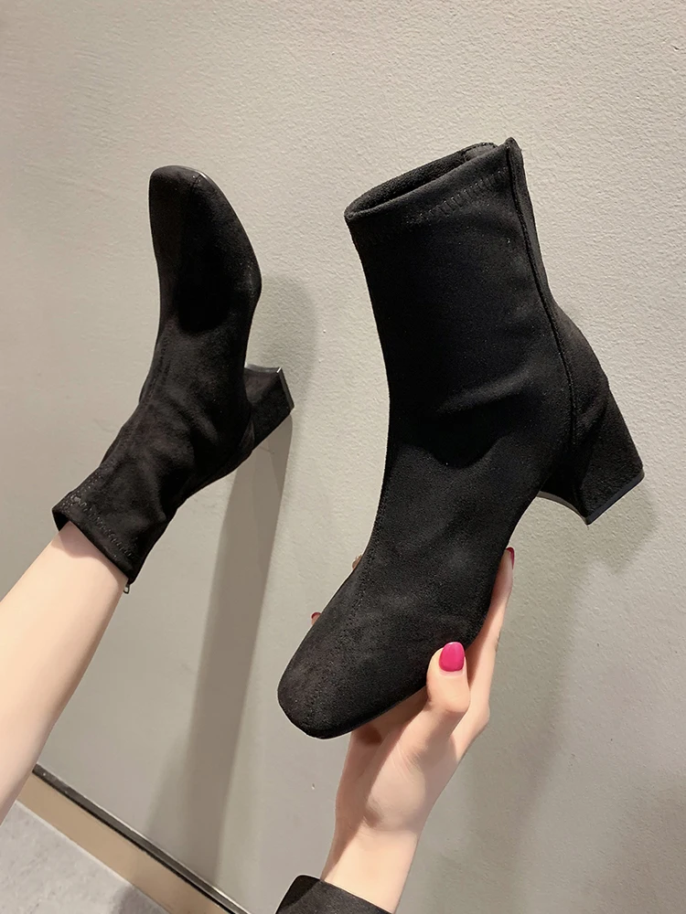 

High-heeled boots women's thick heels autumn new post-zipper versatile British-inspired retro black skinny boots