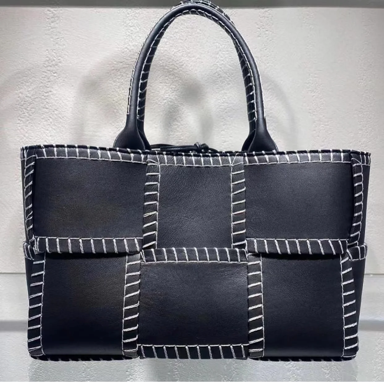 

Ladies Genuine Leather Handbags Large Capacity Shopper Leather Tote Bag With Overlock Stitching String Closure Luxury Designer