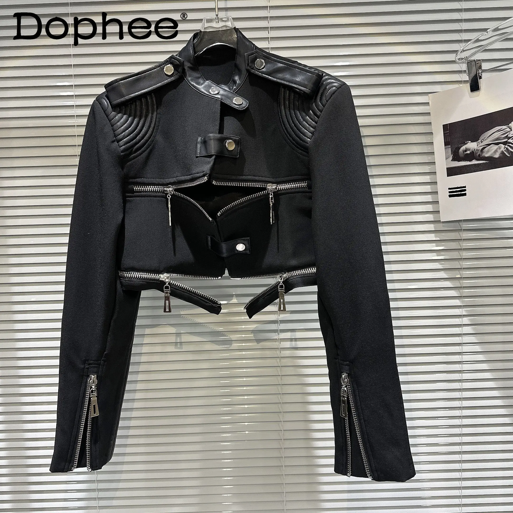 

Женская кожаная куртка на молнии, черная короткая мотоциклетная куртка с лоскутными лямками на плечо, осень 2023