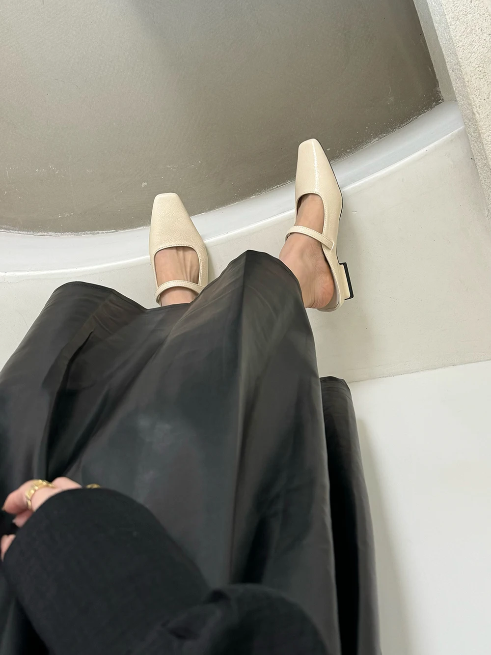 Женские шлепанцы на плоской подошве черные коричневые бежевые или Серебристые