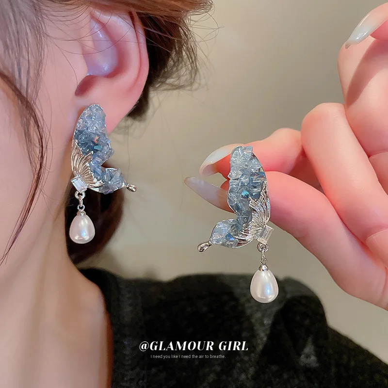 

1 pair of zirconia butterfly dangle pearl Korean earrings niche retro fashion novelty ladies gift earrings