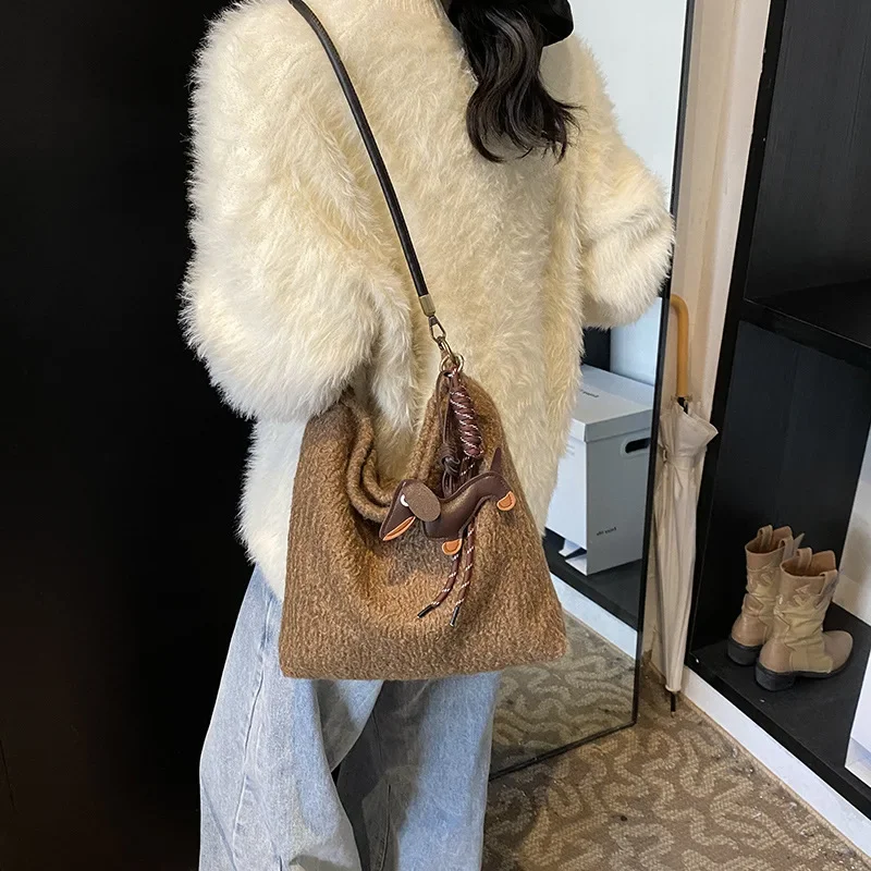 Осень-зима 2023 новая сумка через плечо шерстяная большой вместимости женская