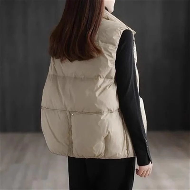 Женский пуховой жилет новинка зимы 2024 свободная утепленная майка на белом утином