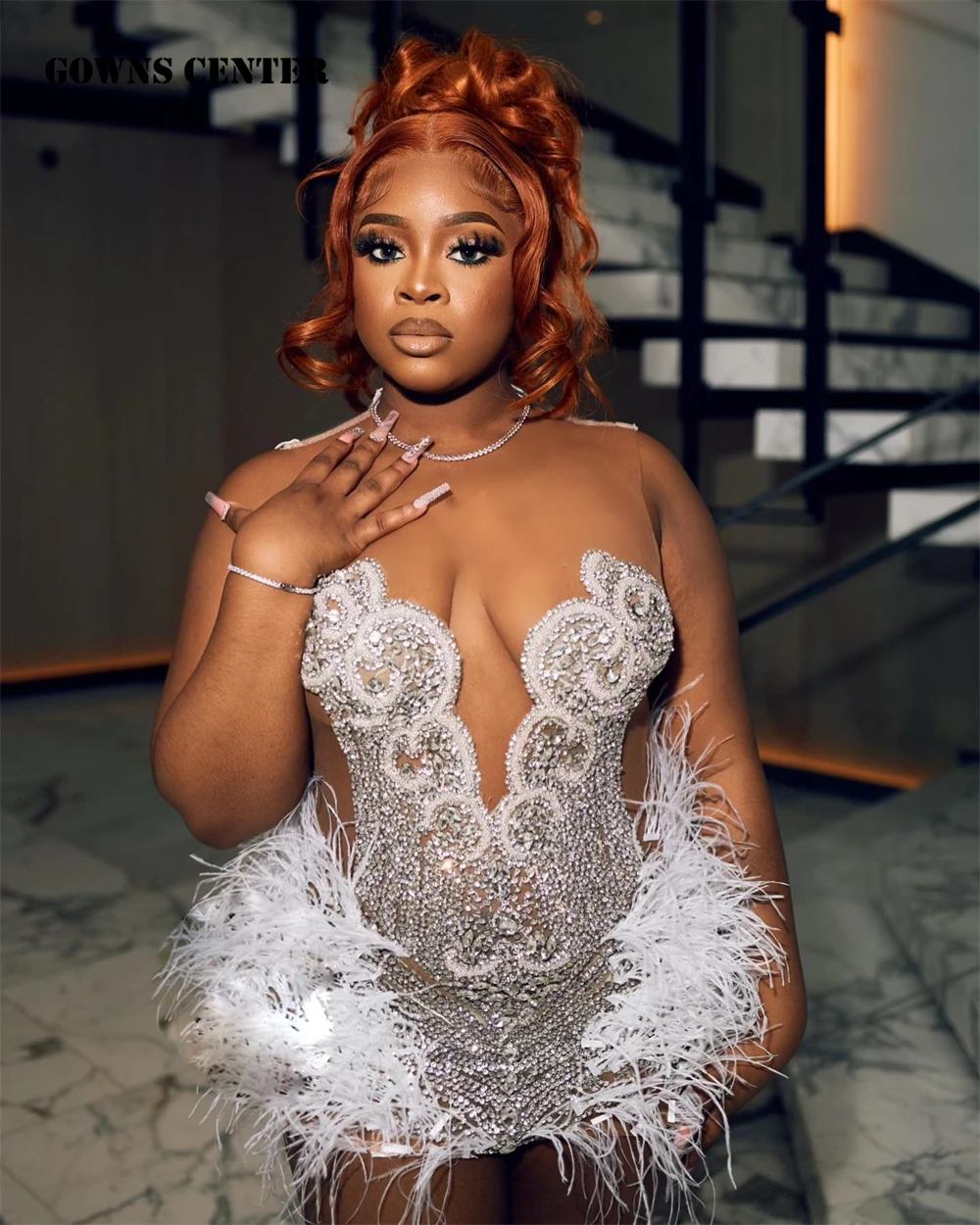 

Sexy White Feathers Mermaid Short Prom Dresses 2023 Crystal Beaded Birthday Party Dress Illusion Mini Cocktail Homecoming Gown