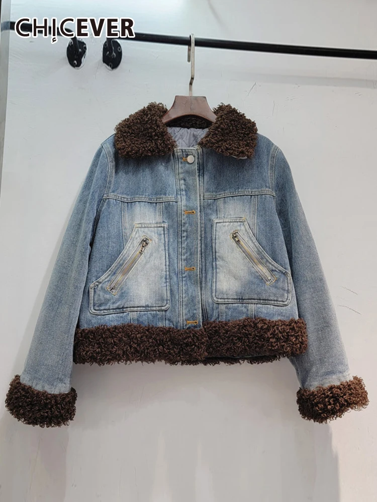 

Женское джинсовое пальто с лацканами, длинным рукавом и карманами