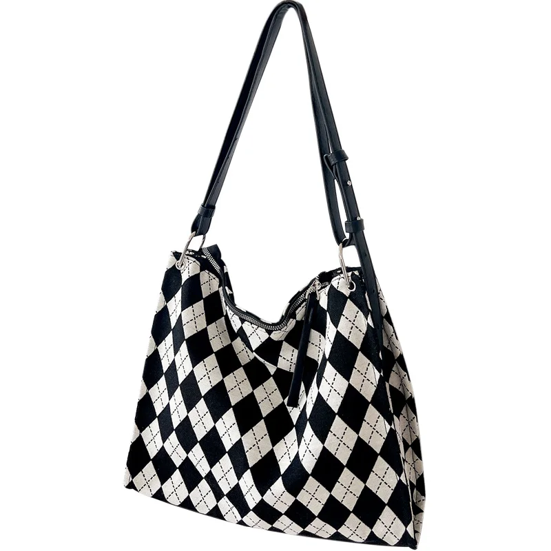 

2023 new explosion bag female high-capacity Tote Bag single shoulder bag student black and white diamond lattice canvas Commuter