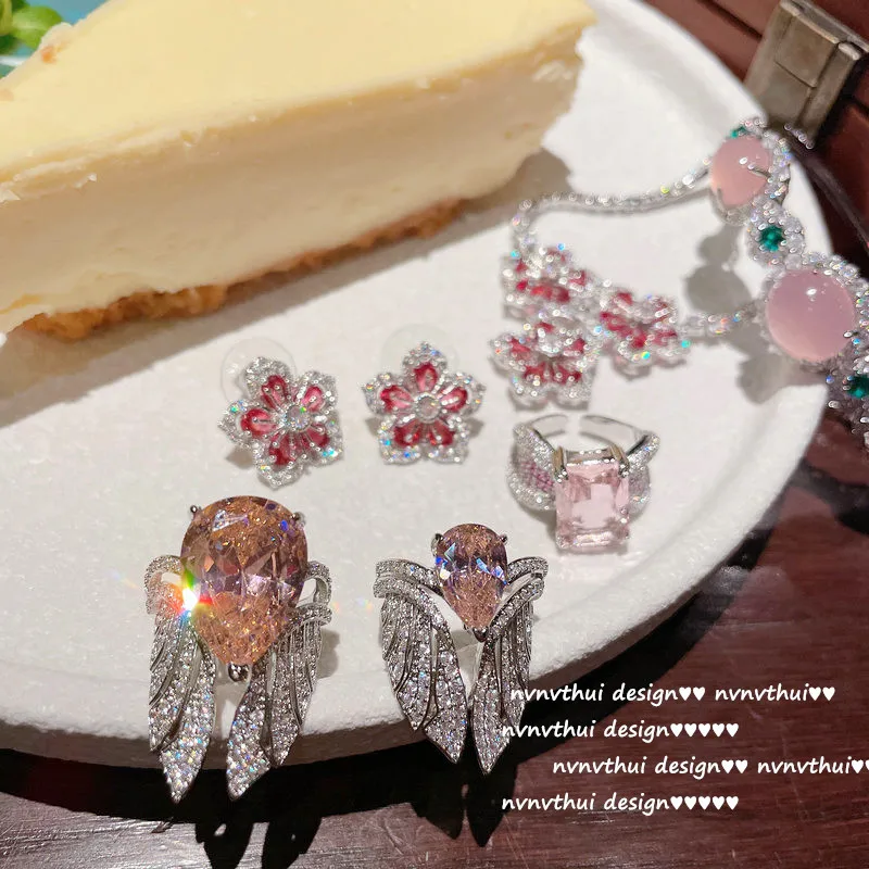 

Bright Rouge Ruby Flower Necklace Designer Plated 18K Gold Water Drop Wings Zircon Ring Bracelet Set