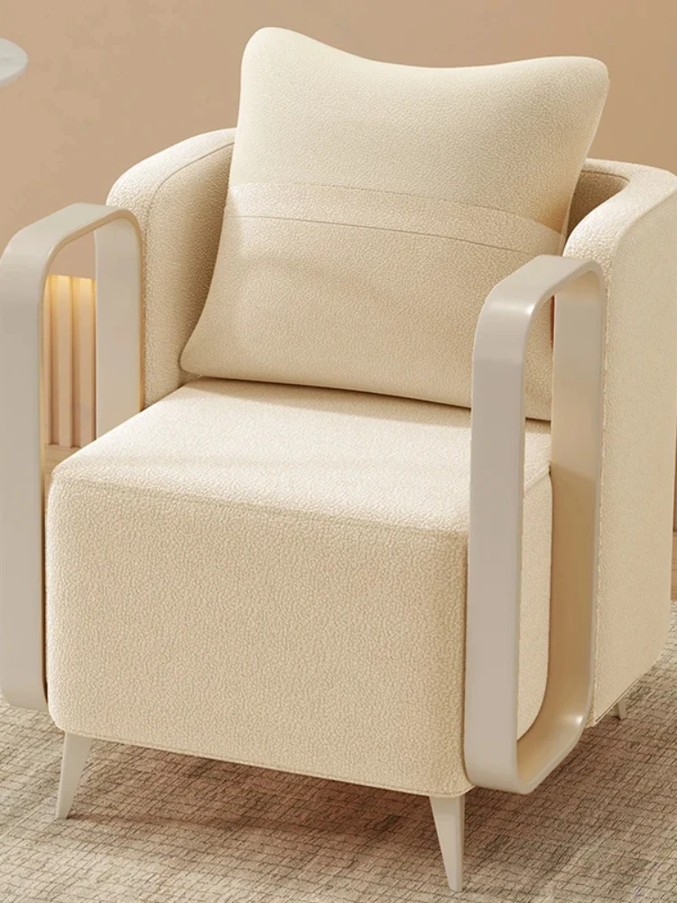 * Стул с подлокотником и поддержкой локтя свадебный ресторан чтение