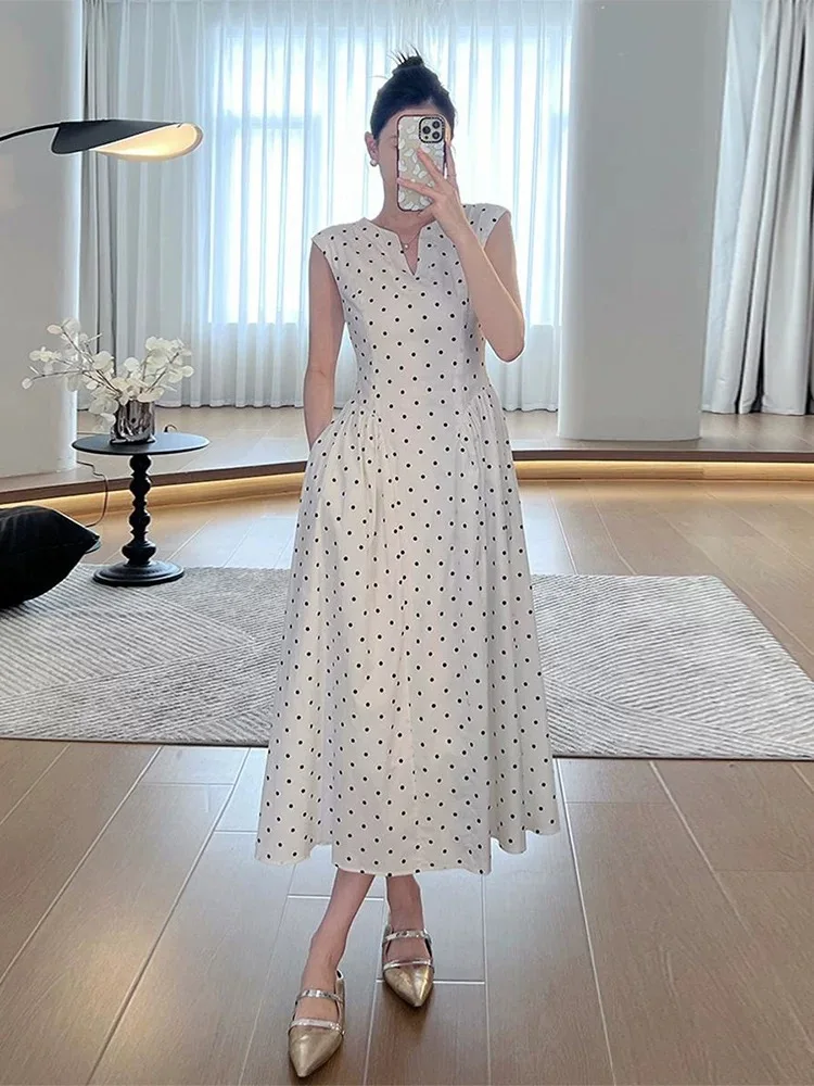 Женское платье макси в горошек без рукавов с V-образным вырезом