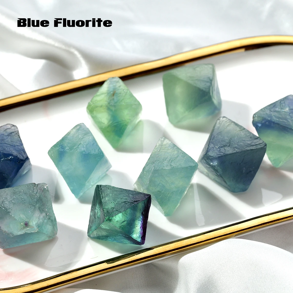 

Необработанный кристалл флюорита фиолетово-зелено-синий