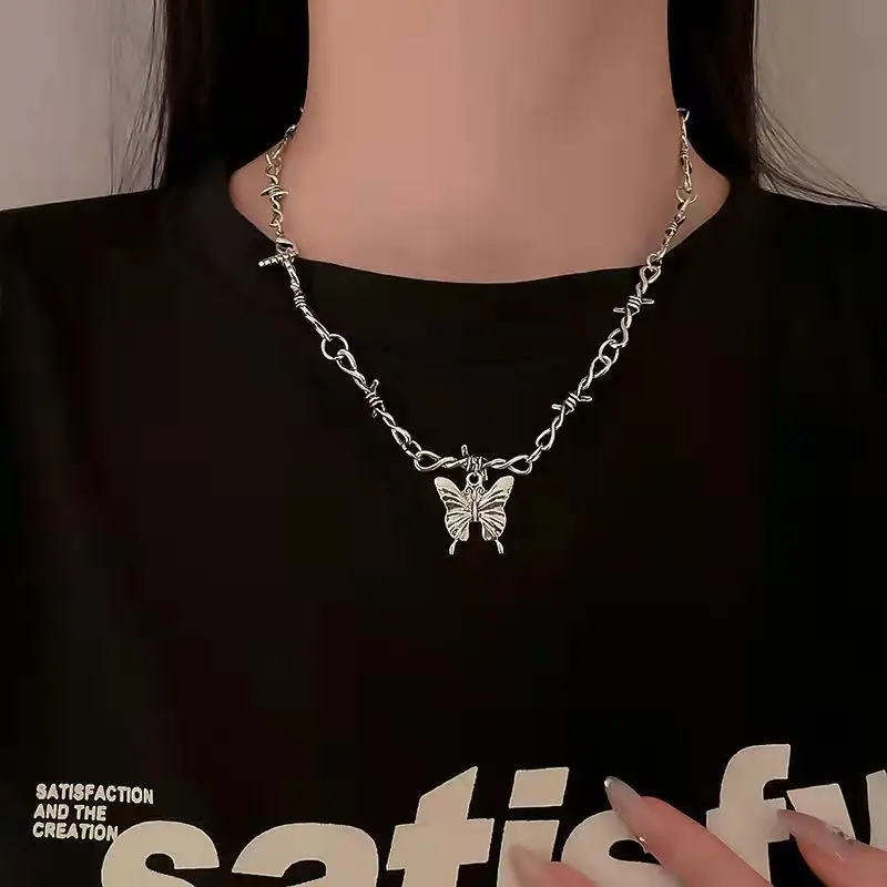 

Japan and South Korea Thorns Clavicle Chain Tide Dark Sweet Cool Wind Butterfly Hip-hop Punk Harajuku Old Retro Necklace Female