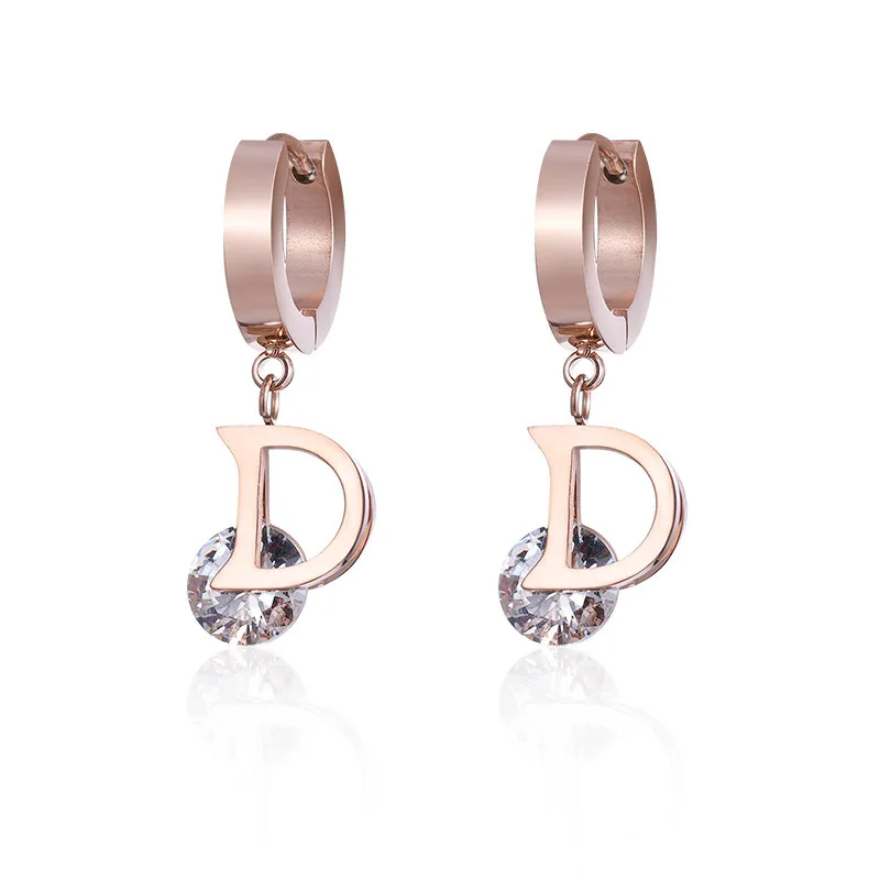 Серьги женские креативные из титановой стали под розовое золото с буквой D и