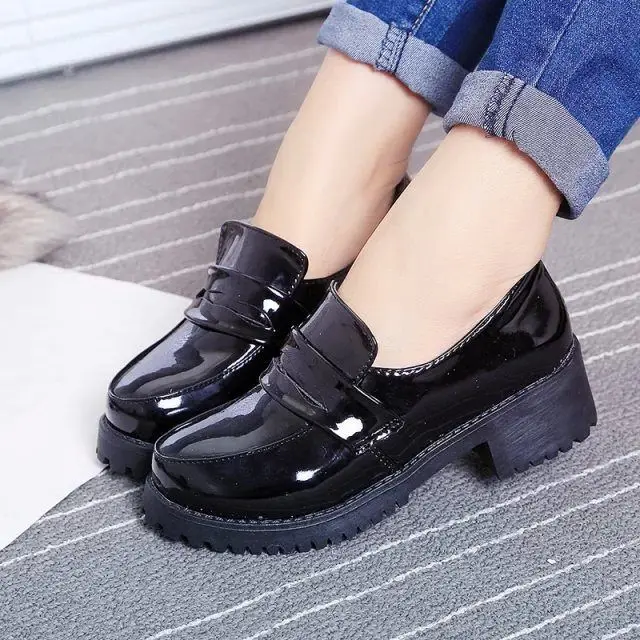 

Женские винтажные туфли, черные лоферы в стиле панк на платформе, с круглым носком, на массивном каблуке, без застежки, на высоком каблуке, 2023