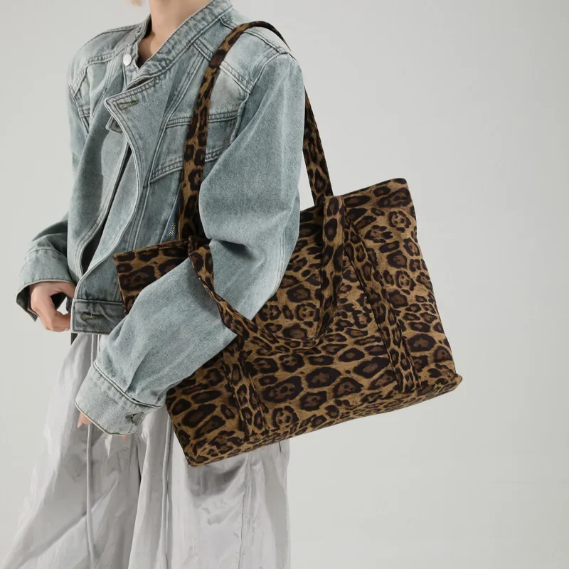 Большая вместительная модная сумка на плечо с леопардовым принтом женская новая