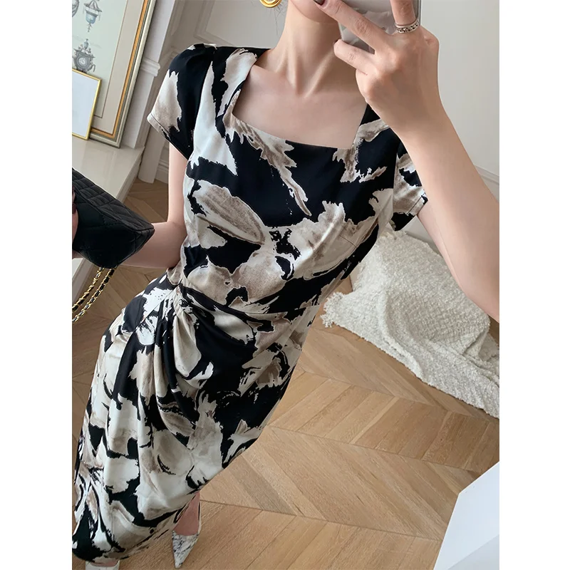 

Женское летнее платье с принтом и U-образным вырезом