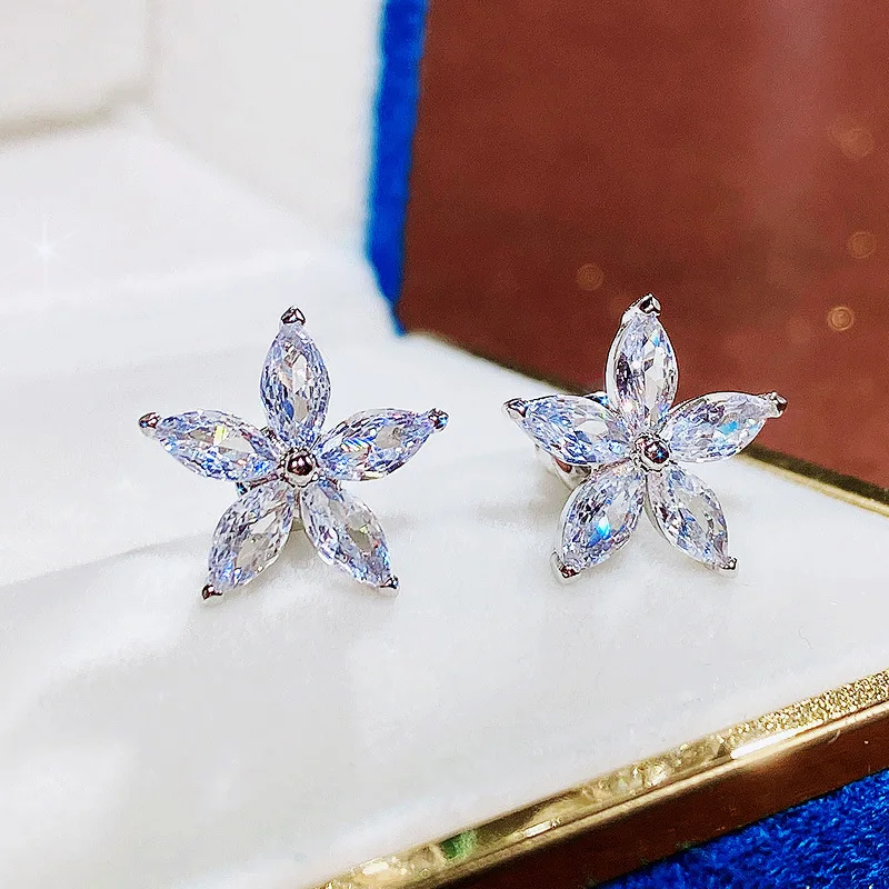 

Delicate Flower Piercing Stud Earrings For Women Shiny Zircon Earring Accessories Wedding Party Statement Jewelry Gift e055