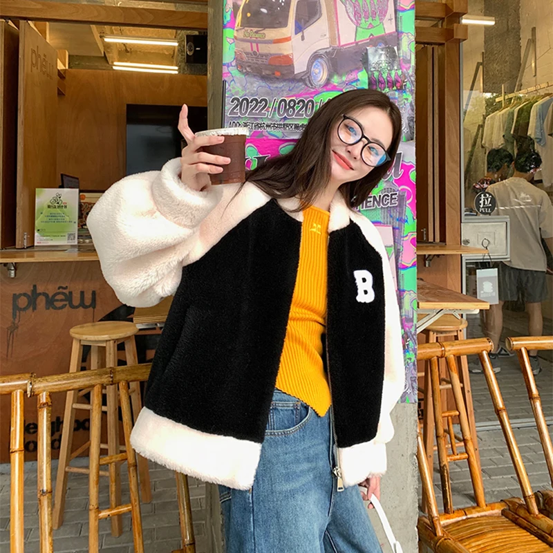 

Lamb Wool Baseball Uniform Women's Winter 2023 Fashion Short Letter "B" Casual Stand Collar Contrast Stitching Real Fur Jacket