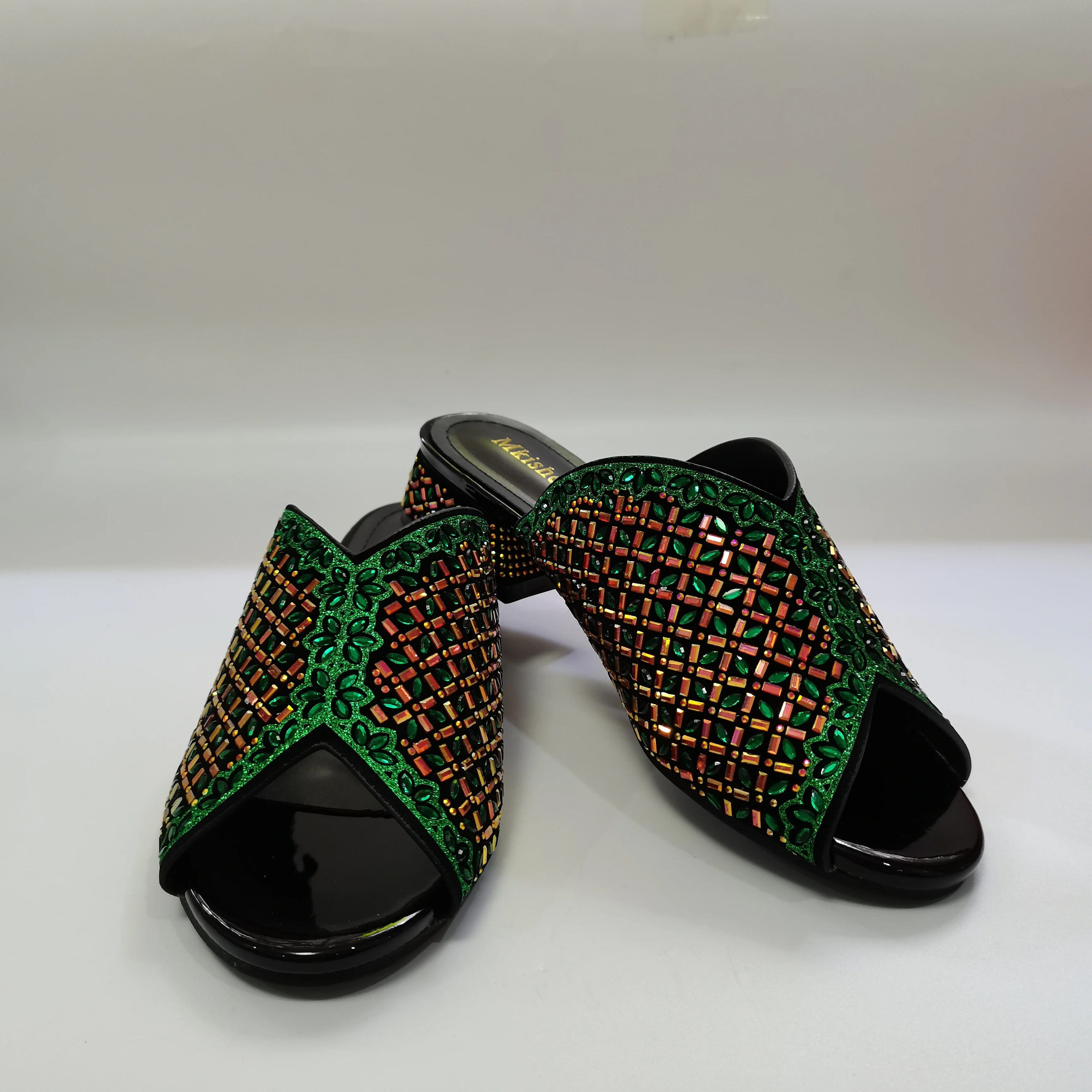 Популярная Уличная обувь для женщин модные удобные женские тапочки новейший