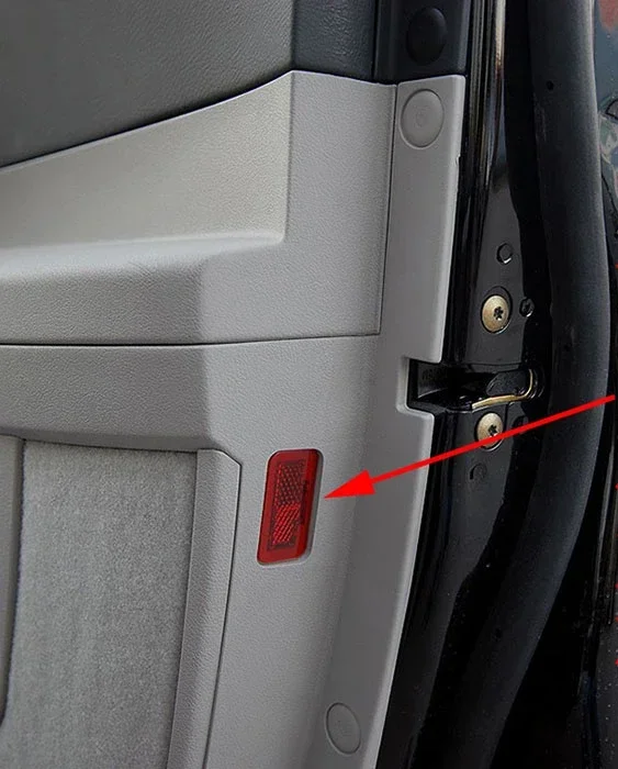 

2 шт. для Chrysler 300C дверной отражатель внутренняя панель светоотражающий знак приветственный свет