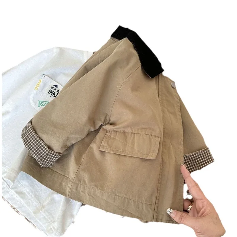 Верхняя одежда с отложным воротником на молнии и длинными рукавами весна 2024