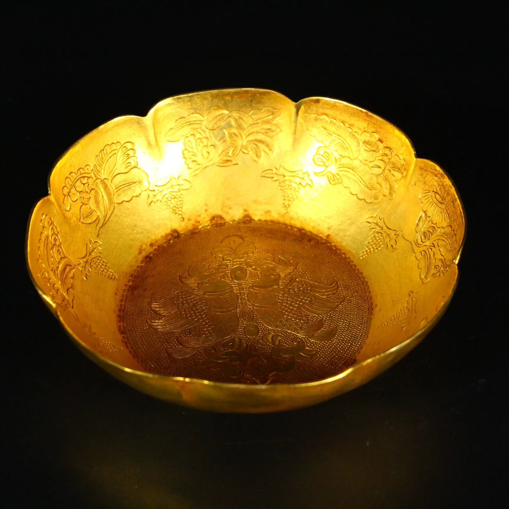 

Collection of pure copper hand-chiseled gilt bowl