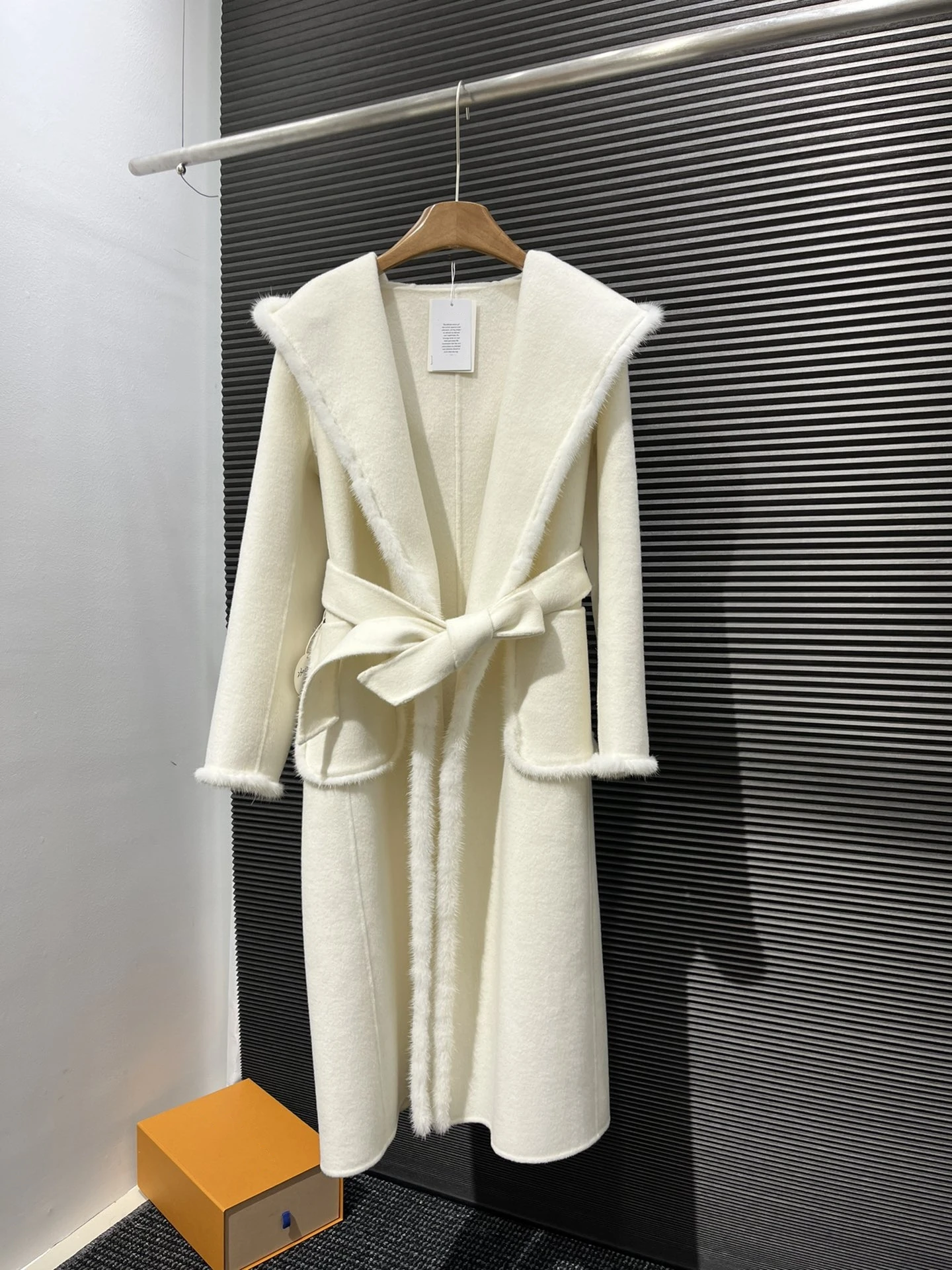 Рисунок 6 - Женское двухстороннее шерстяное