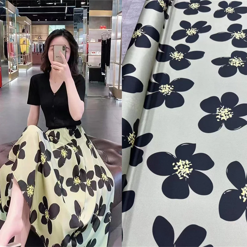 

Fashion High-grade Ginger Yellow Bottom Black Printed Silk 21 Mommy Stretch Twill Shirt Clothes Silk Fabric for Sewing Satin DIY