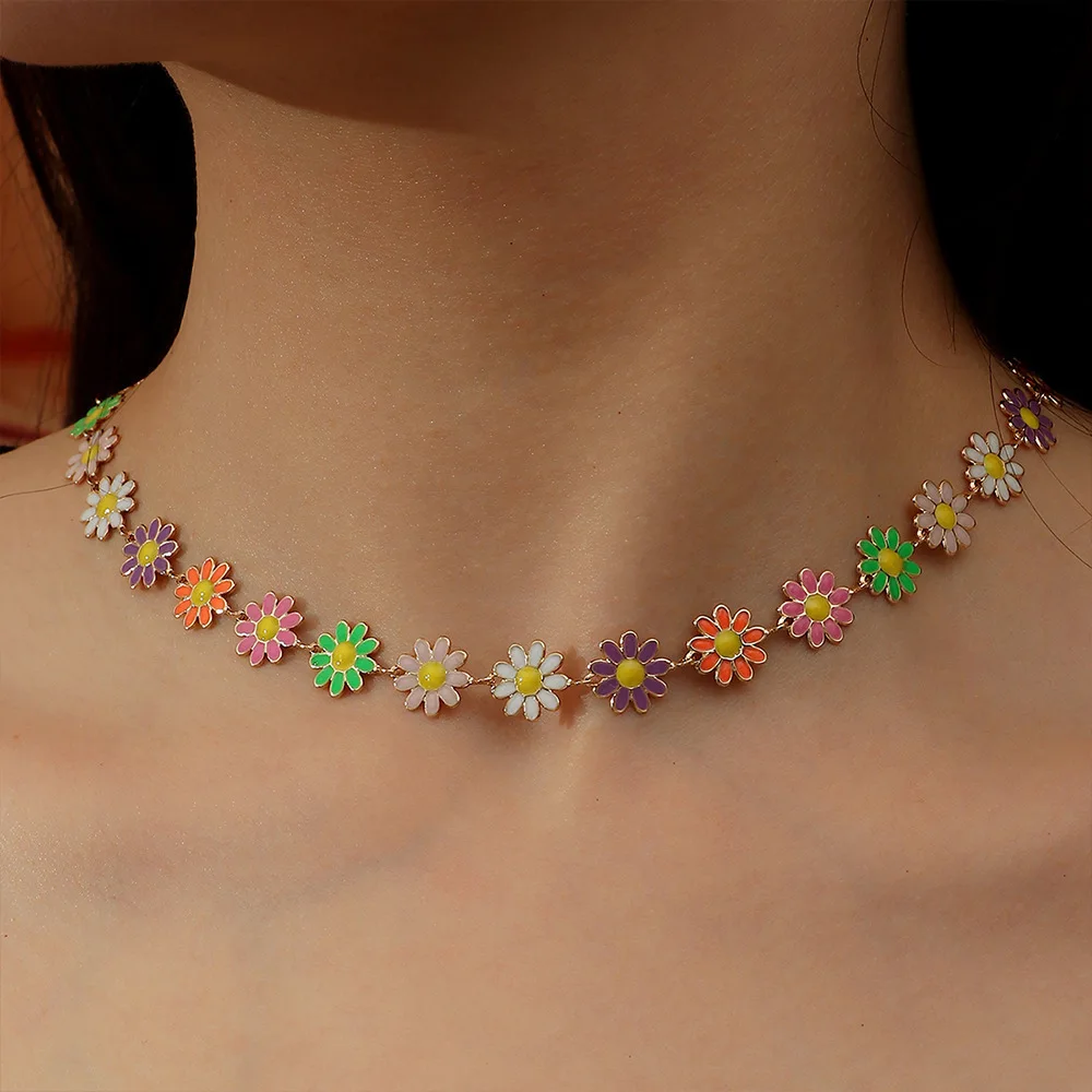 

Dripping Oil Flower Shape Necklace for Women Colorful Little Daisy Chain Choker Short Form Bohemian Pastoral Style Necklaces