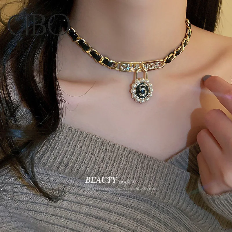 

2022 New Diamond Pearl Digital Chain Leather Woven Necklace Fashion Vintage Clavicle Chain Personalized Temperament Necklace