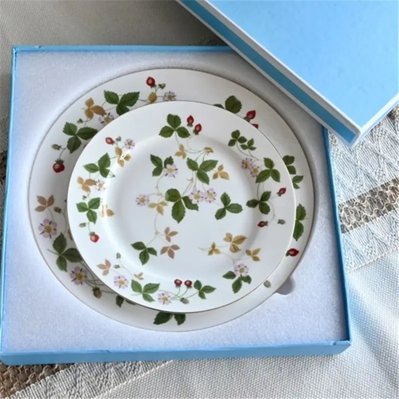

Wedgwood Wild Strawberry Wild Strawberry Bone China Snack Fruit Plate