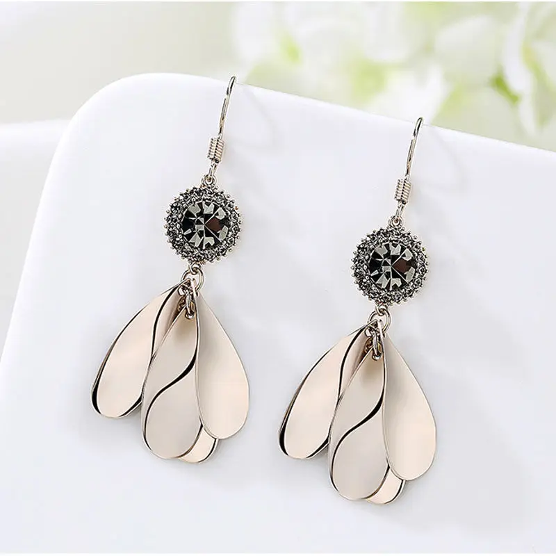 

Elegant Flower Petals Women Dangle Earrings Boho 18k Gold Plated Luxury Black Crystal Palace Party Piercing Earrings