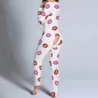 Пижама женская, на пуговицах, с глубоким V-образным вырезом