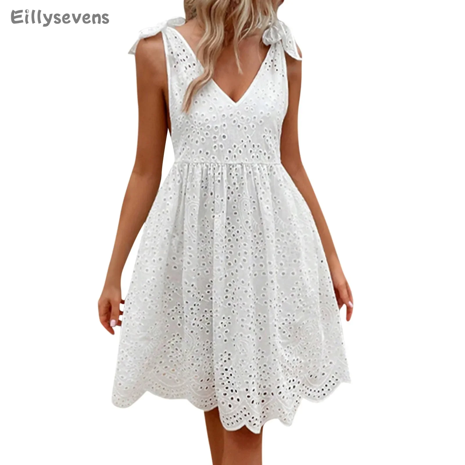 Женское однотонное платье трапециевидной формы с V-образным вырезом