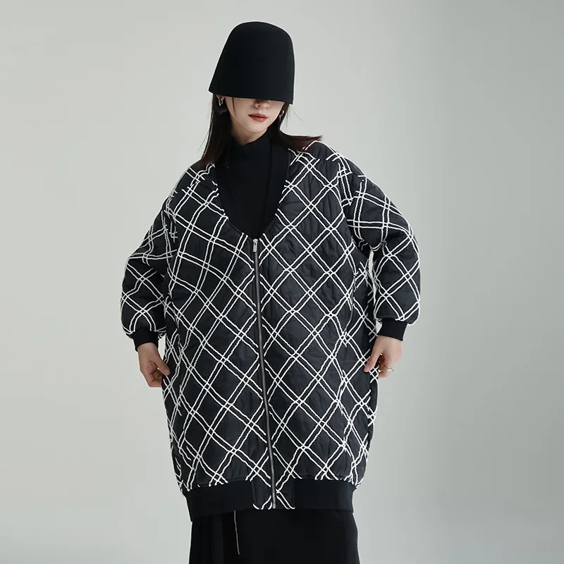 2023 Long Parkas Padded Jackets Retro Women Rhombic V-neck Black Medium Loose Lazy Style Bright Line Contrast Color Cotton Coat
