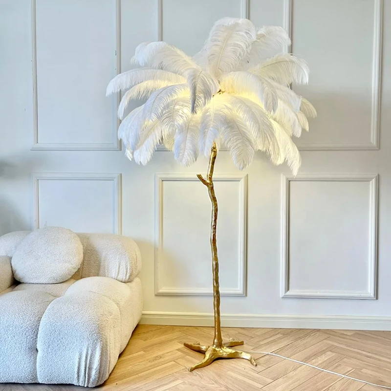 

Украшение для дома в скандинавском стиле, Напольная Лампа для гостиной, современная роскошная, несколько цветов, страусиные перья, лампа из золотистой смолы