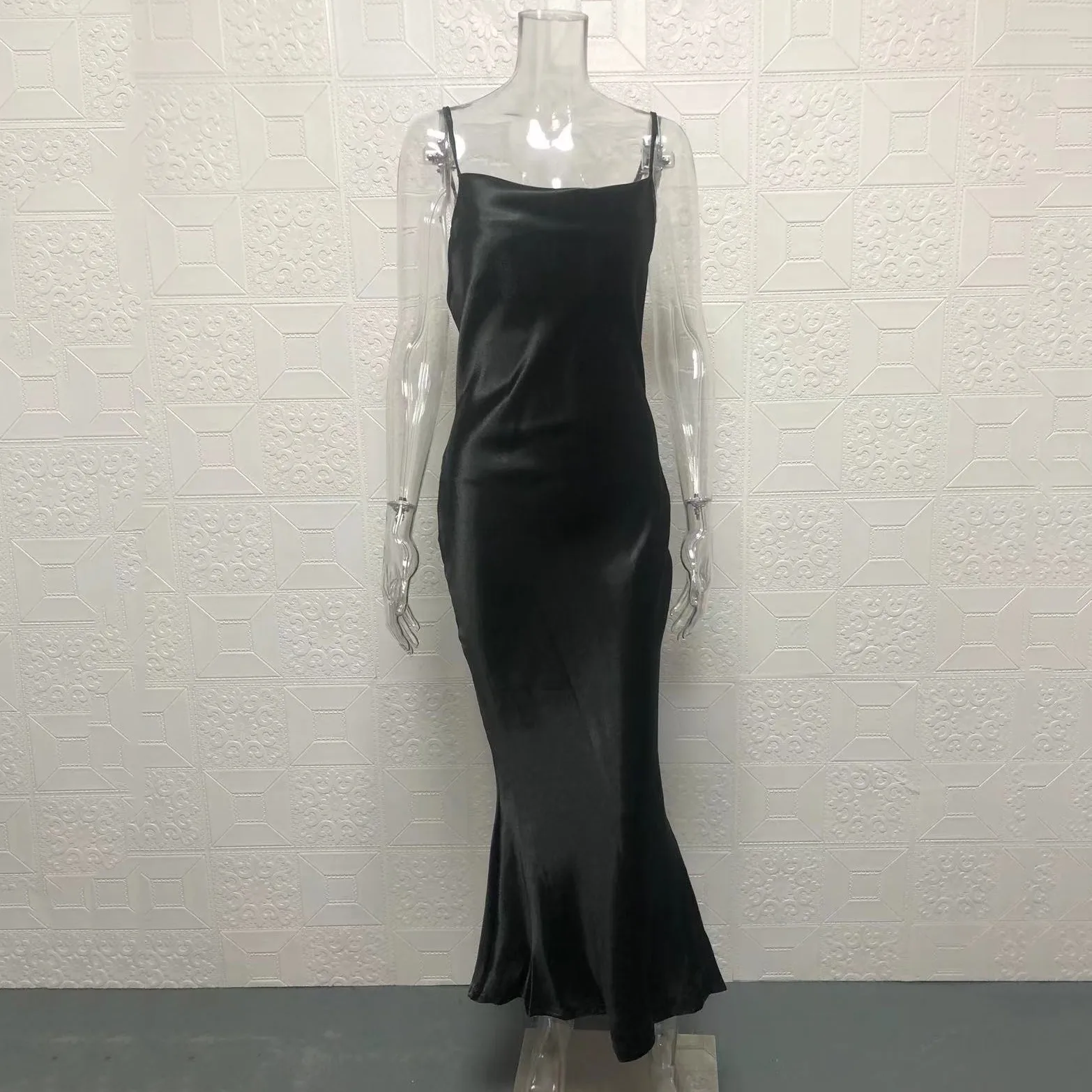 Женское пикантное платье на бретелях-спагетти однотонные Элегантные