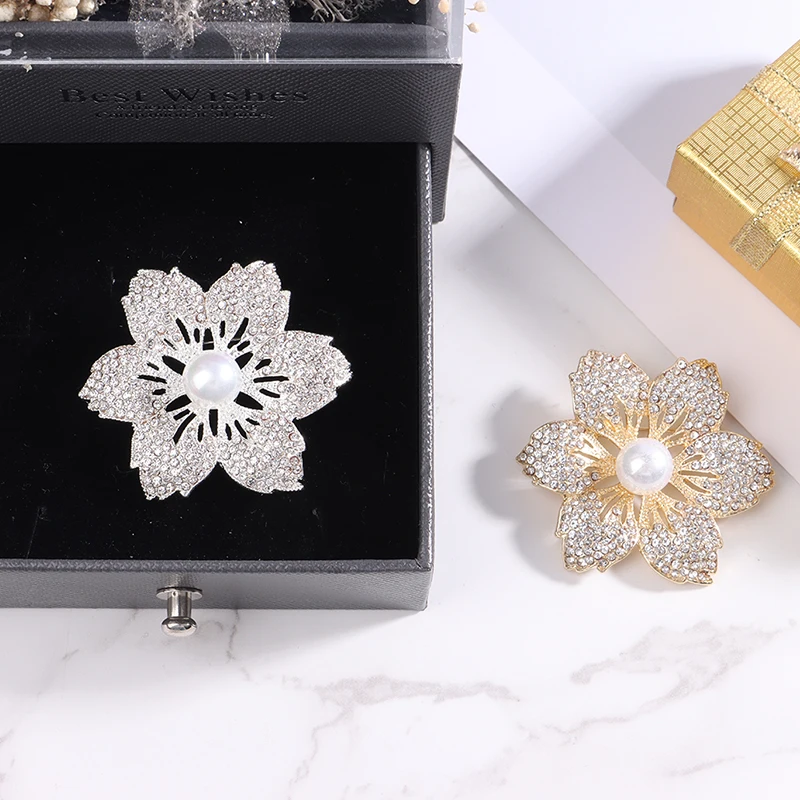 

Elegant Temperament Bauhinia Brooch Suit Pearl Women's Corsage Flower Button Cardigan Accessories Pin Jewelry Gift