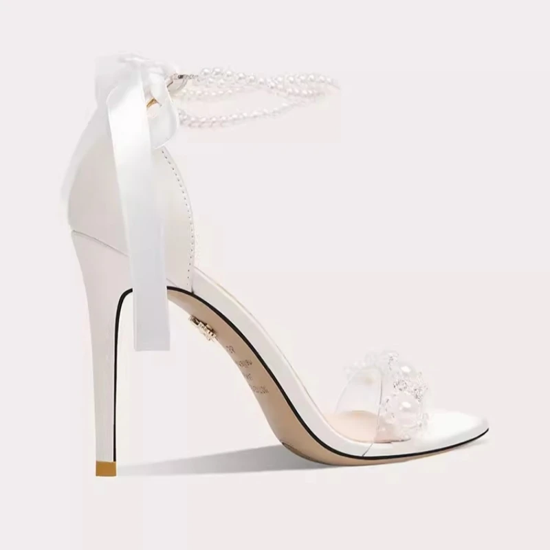 Рисунок 3 - Сандалии женские с шелковым лицевым покрытием