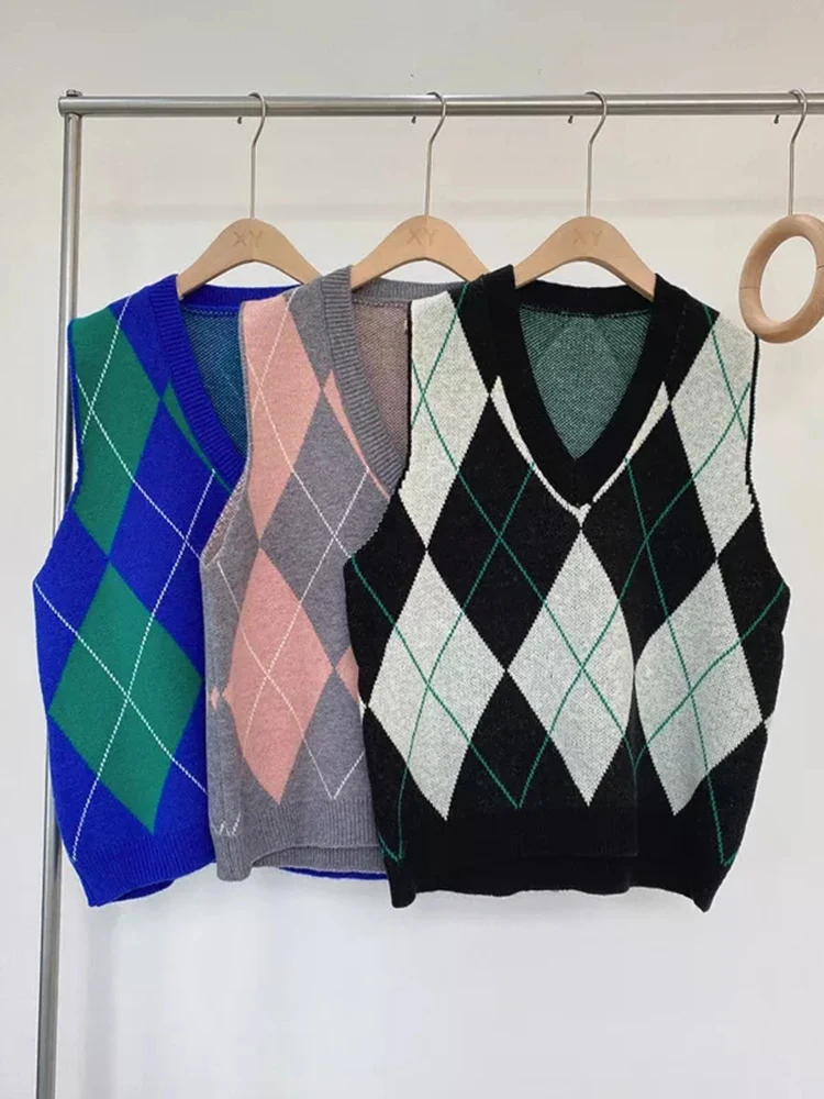Свитер женский осенний вязаный в клетку с V-образным вырезом C-223 |