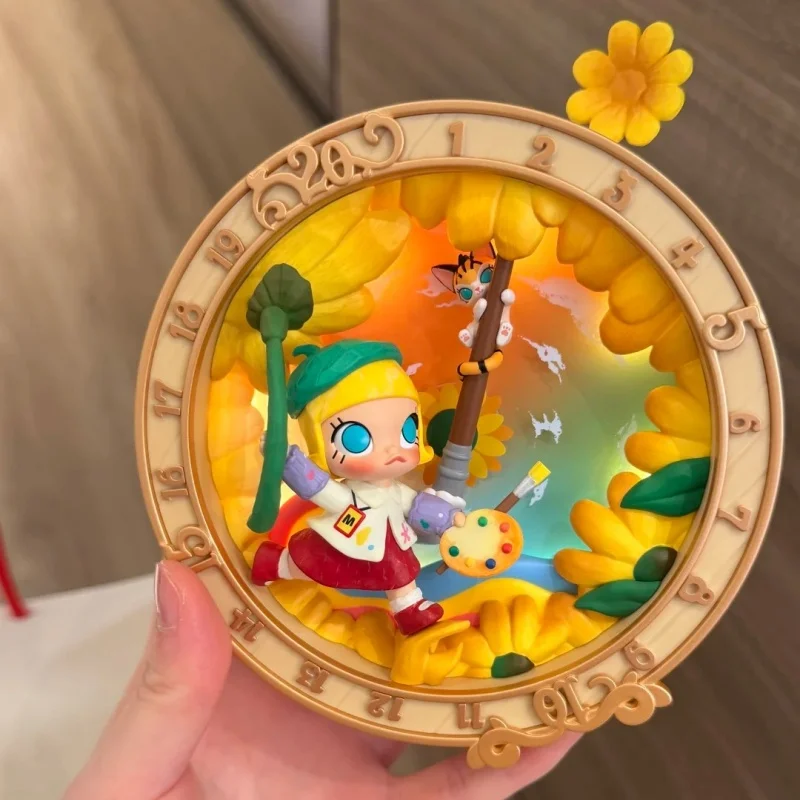 Фото POP MART Molly 20-летие: Серия Time Rotation – Коллекционная фигурка-сюрприз (Blind Box) для декора рабочего стола, игрушка-машинка, подарочная коробка-сюрприз №3