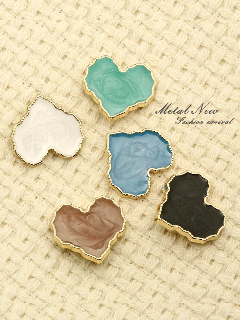

6pcs Fashion Metal Heart Buttons for Women Sweaters Cardigans Coats Jackets Blazers Sewing Accessories Green Blue Black White