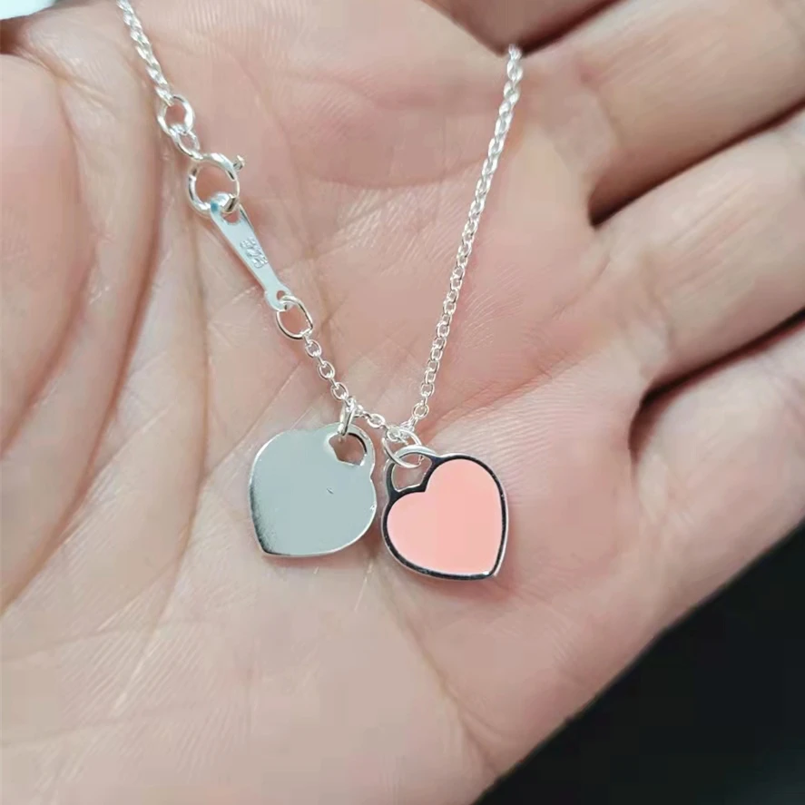 

Женское колье с подвеской в виде сердца